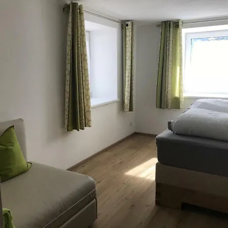 Schusterbrand Apartman *